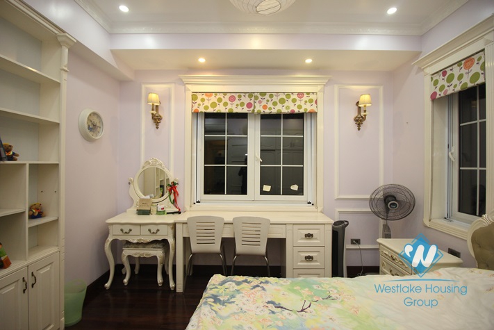 Charming villa for rent in Vinhomes Riverside, Long Bien District, Ha Noi